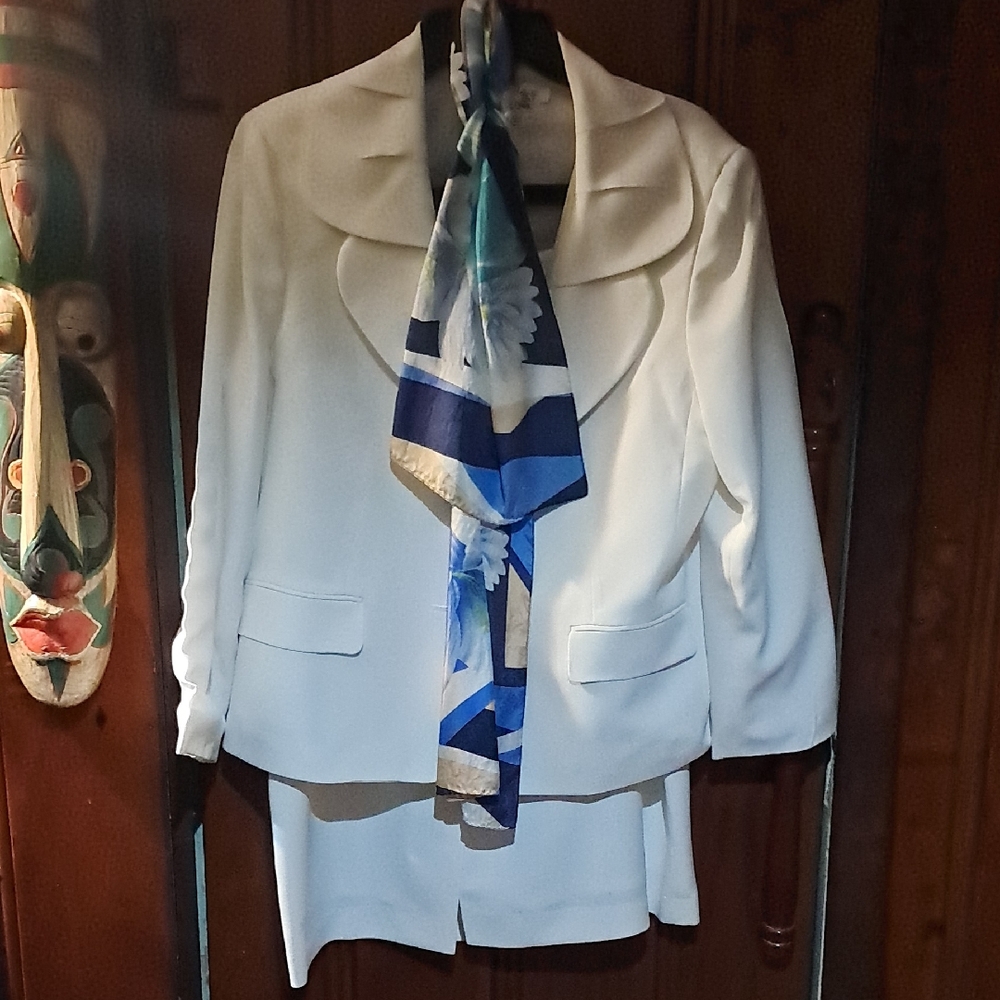 Le Suit White Blazer and Skirt Set